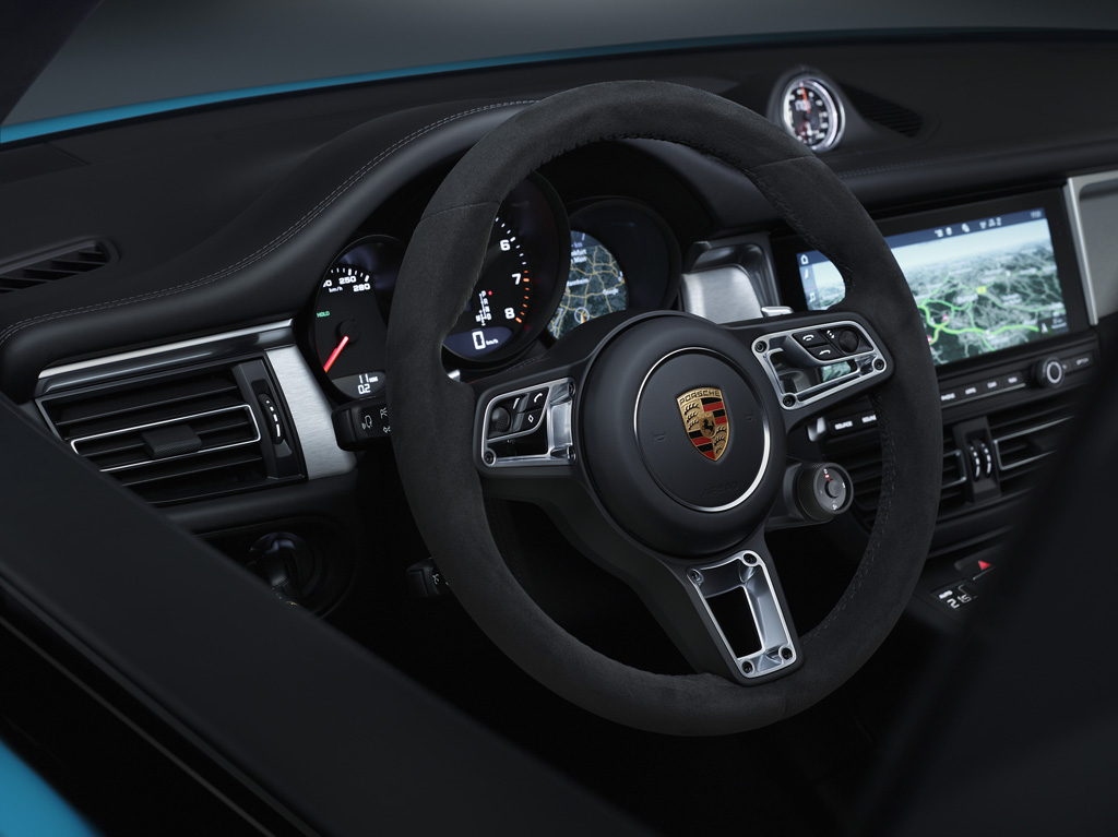 Porsche mecan steering wheel