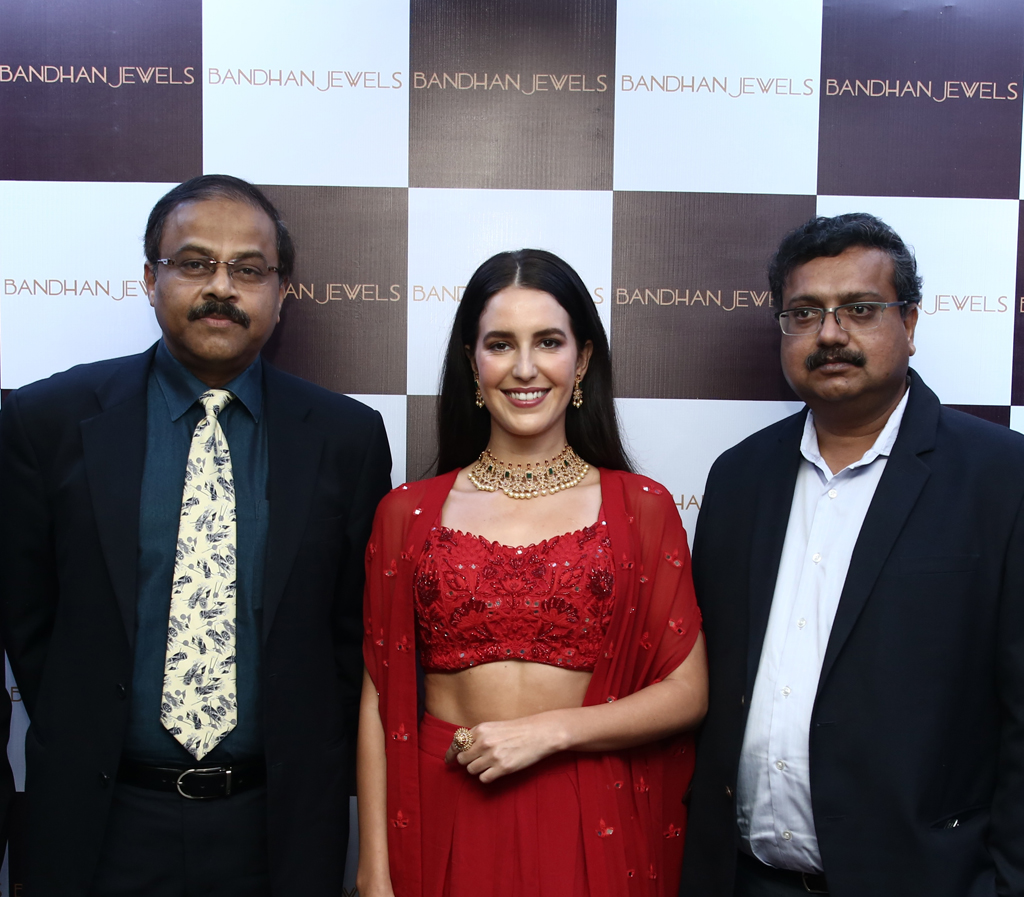 Mr.Prasad Kapre, CEO & Director of Style Quotient Jewellery with Isabelle Kaif, Brand Ambassador of Bandhan Jewels and Mr.Santosh Srivastava, President-Sales & Business Development of Style Quotient Jewe