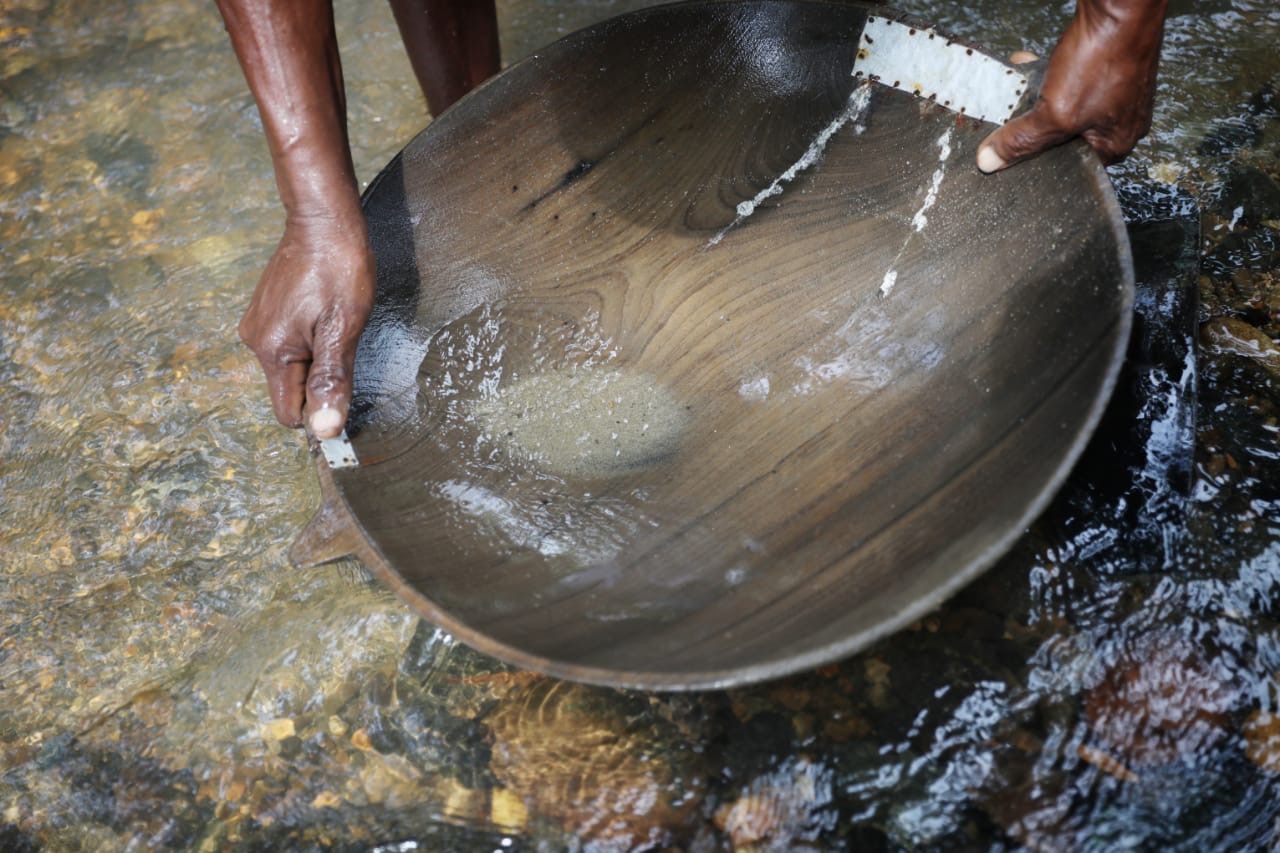 Chopard with Colombian Goldminers towards Sustainability PEAKLIFE