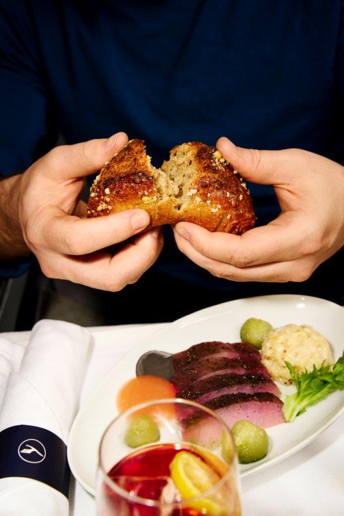 Gourmet Delights Aboard World’s Top Airlines-Image 1
