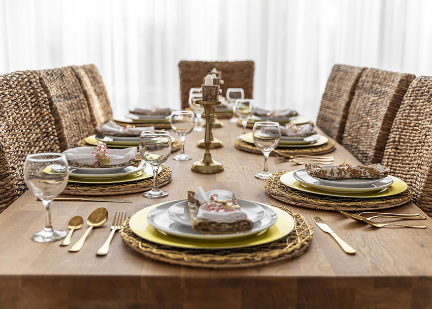 Elevate Your Meals With These Exquisite Dining Sets-Cover Image